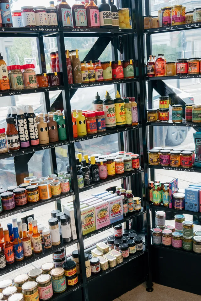 LOCAL SHOP INTERIOR 7 R57758