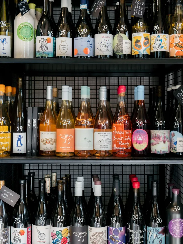 LOCAL SHOP INTERIOR 7 R57769